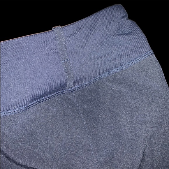 Relaxed fit Lululemon navy blue shorts, soft pink lining - Picture 6 of 8